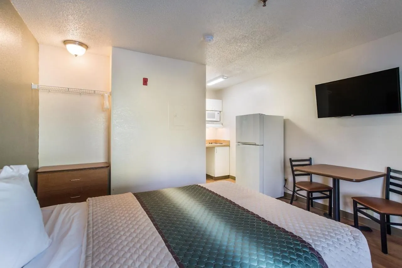 Hometowne Studios By Red Roof Nashville - Airport/Briley Pkwy